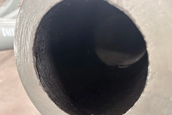 90°雙金屬複合耐磨帶背包彎頭 90°雙金屬複合耐磨帶背包彎頭