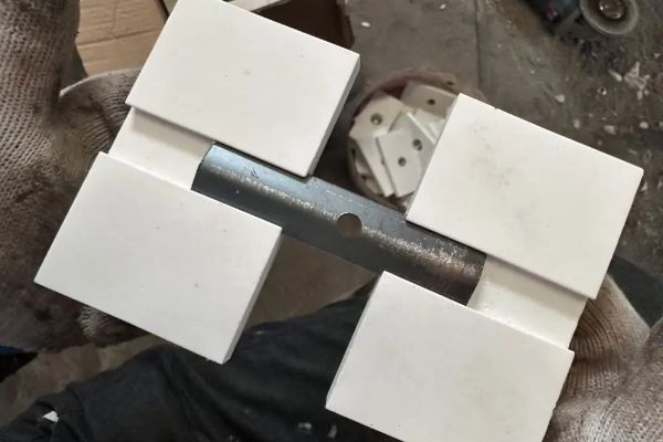 凹凸鑲嵌防脫落型互鎖式陶瓷耐磨複合管 凹凸鑲嵌防脫落型互鎖式陶瓷耐磨複合管